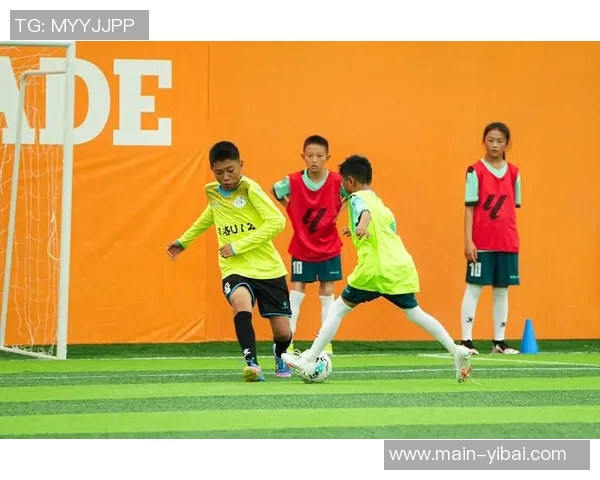 足球蛙跳训练法助力青少年提升运动能力与团队合作精神